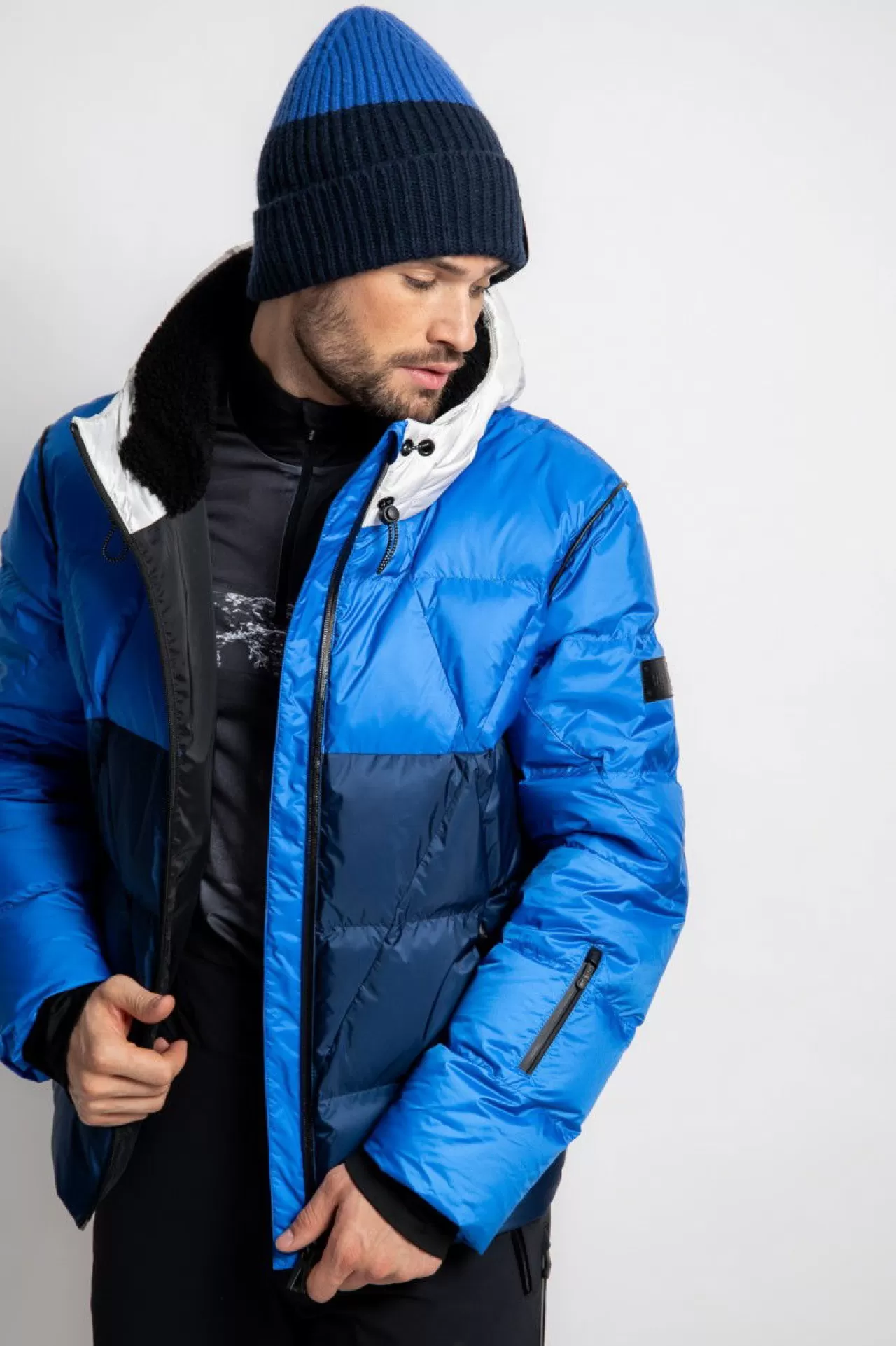 outdoorjacke_mit_farbkontrasten_3.webp Outdoor-Jacke Mit Farbkontrasten^Sportalm Best