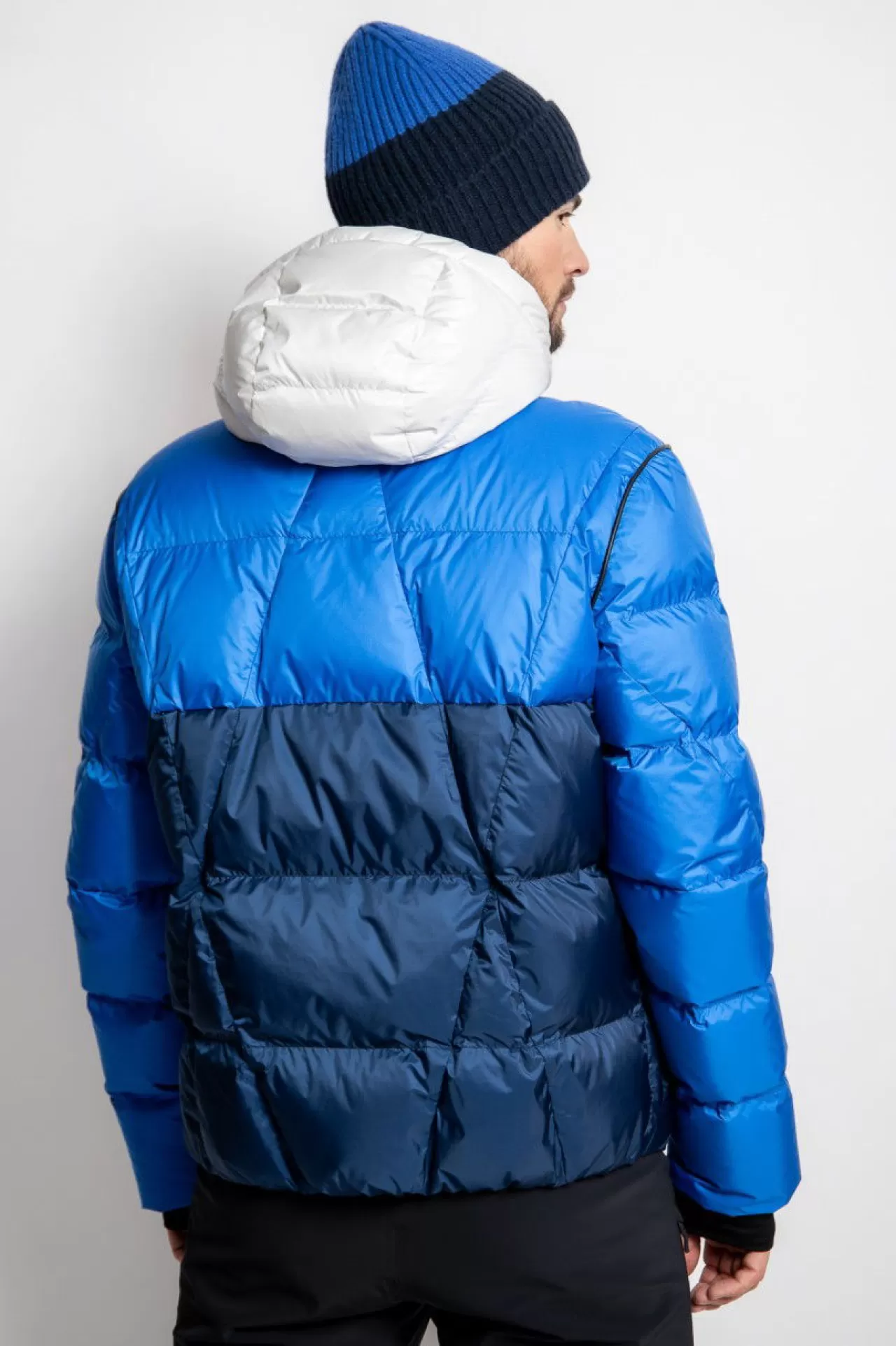 outdoorjacke_mit_farbkontrasten_4.webp Outdoor-Jacke Mit Farbkontrasten^Sportalm Best