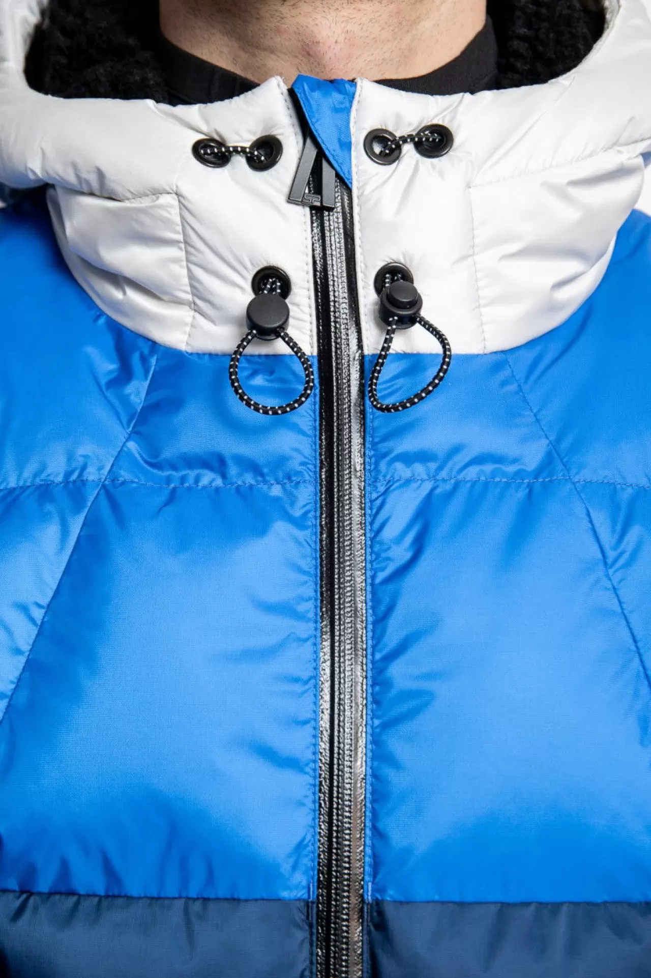 outdoorjacke_mit_farbkontrasten_6.webp Outdoor-Jacke Mit Farbkontrasten^Sportalm Best