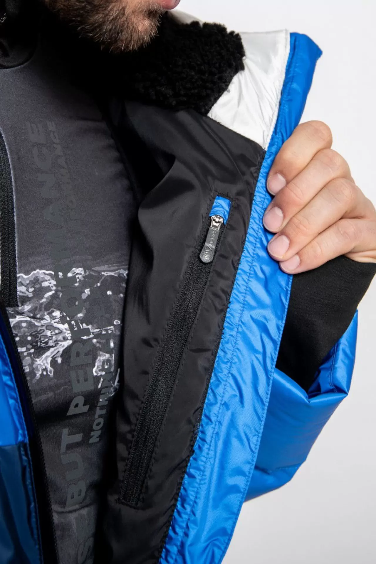 outdoorjacke_mit_farbkontrasten_8.webp Outdoor-Jacke Mit Farbkontrasten^Sportalm Best