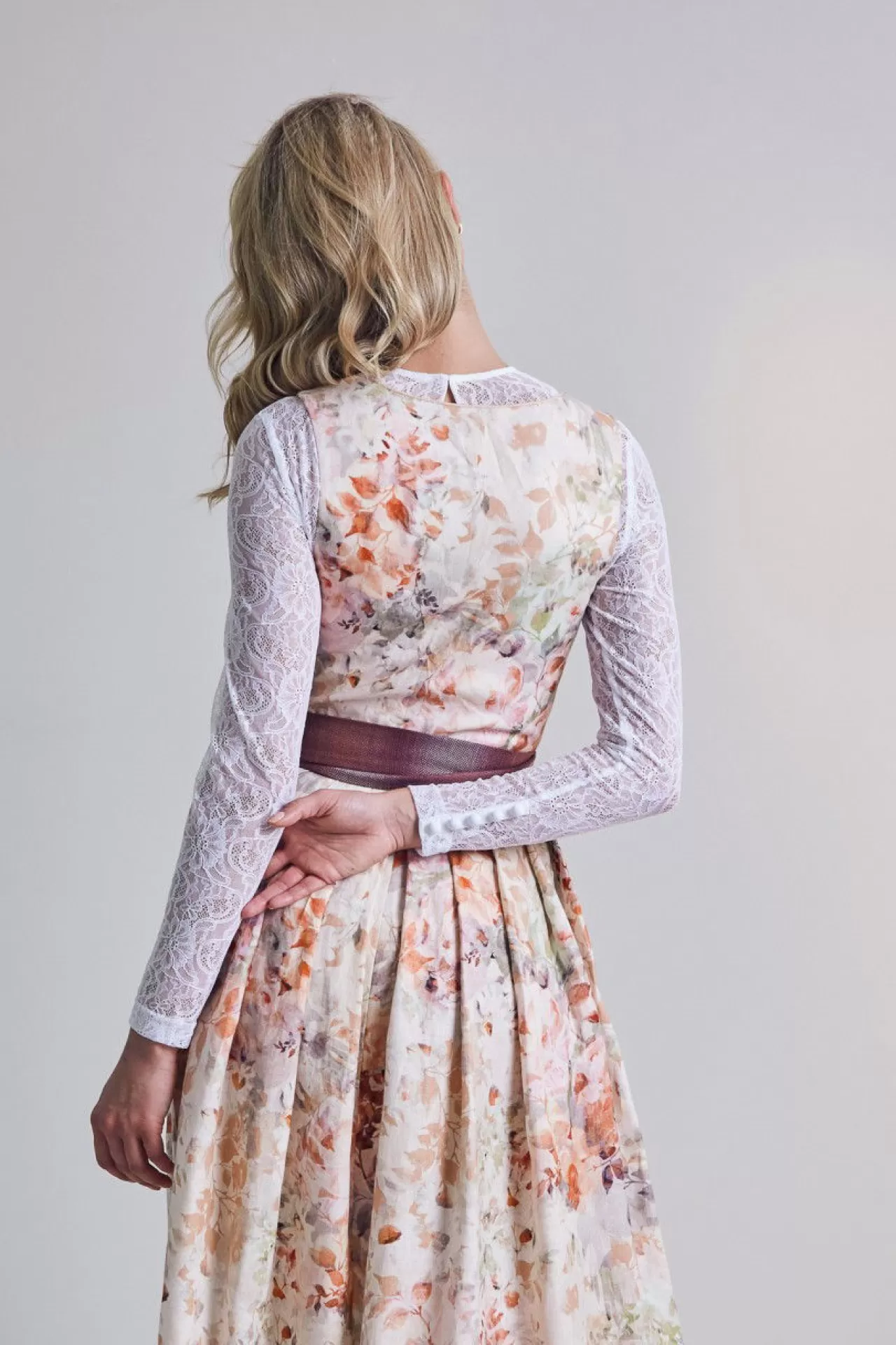 zarte_spitzenbluse_mit_langem_arm_3.webp Zarte Spitzenbluse Mit Langem Arm^Sportalm Best